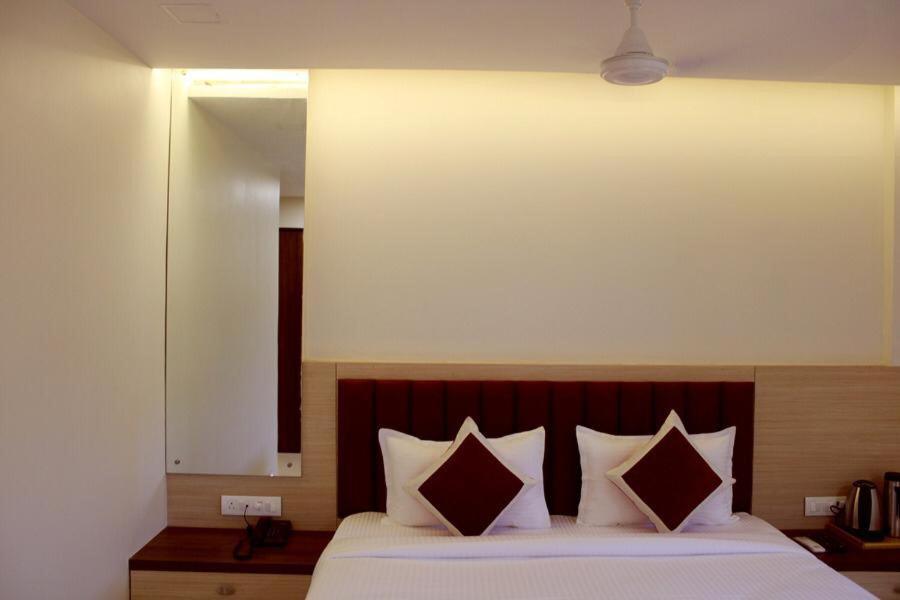 Hotel Saineel Мумбаи Экстерьер фото