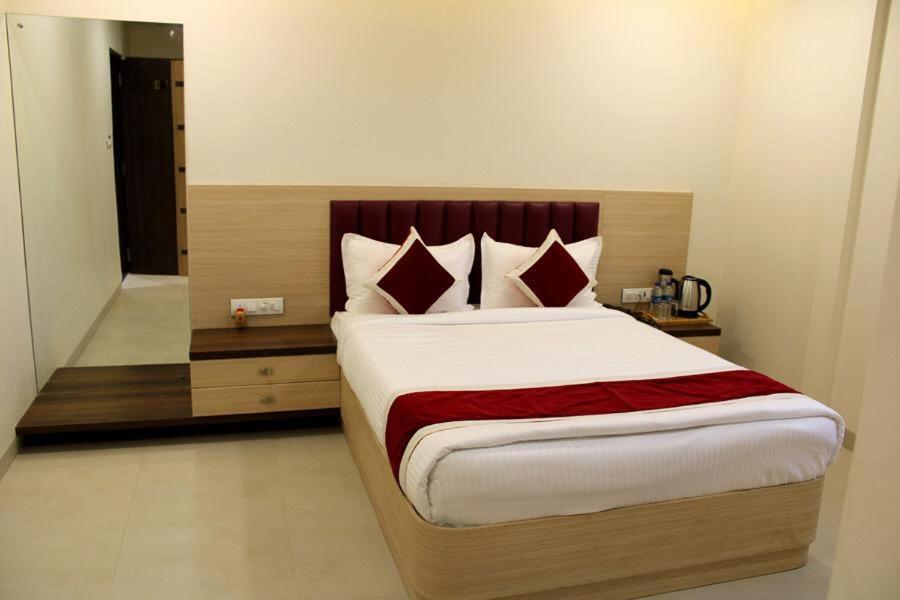 Hotel Saineel Мумбаи Экстерьер фото